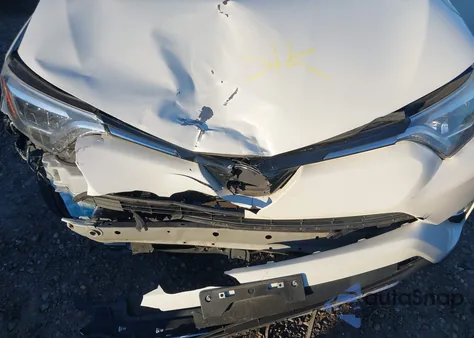 2018 Toyota Rav4 Limited z USA, uszkodzony, nr VIN JTMDFREVXJJ748582